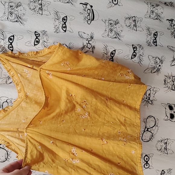 Golden Floral Top - Picture 5 of 7